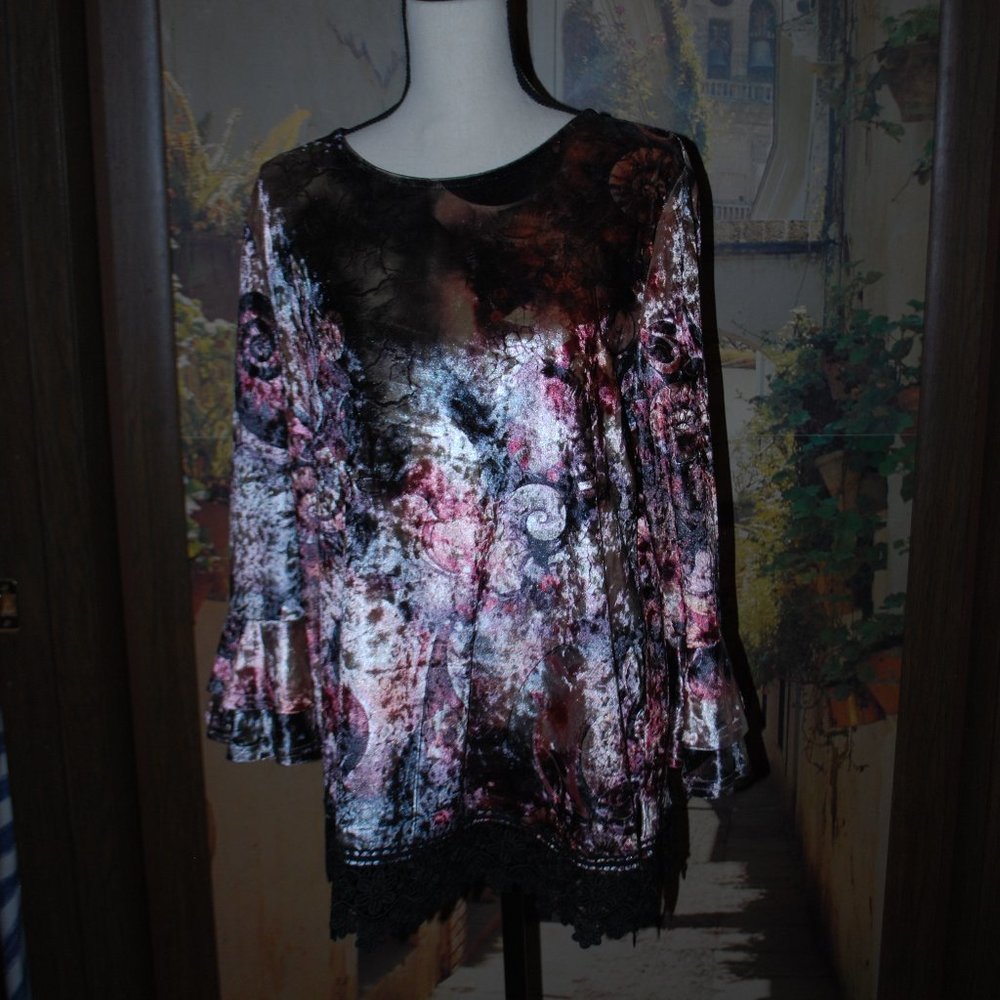 GORGEOUS Black Lace Trimmed Top w/Ruffled Sleeves - NWOT - Size L